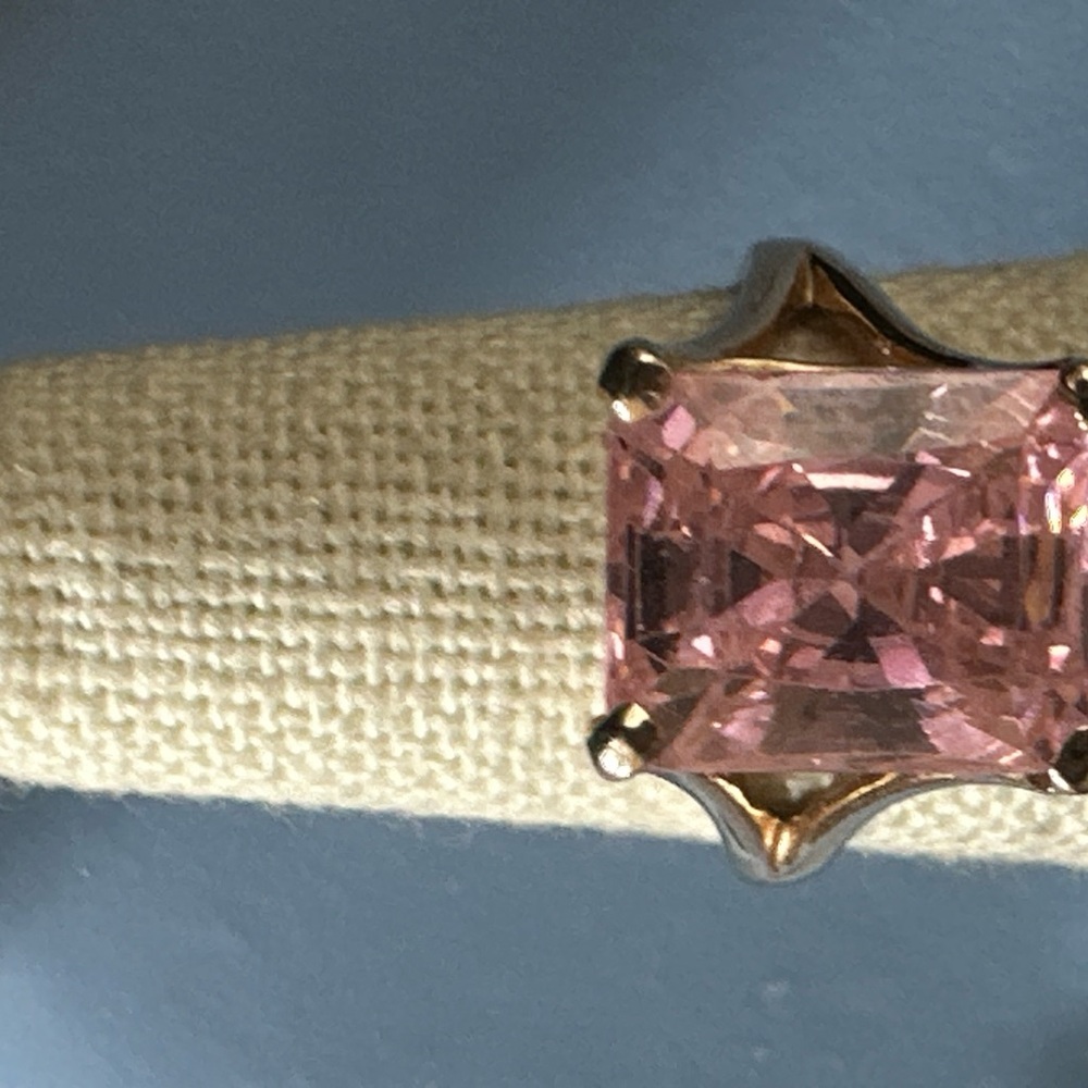 Elegant Pink Gemstone Ring - Picture 7 of 14